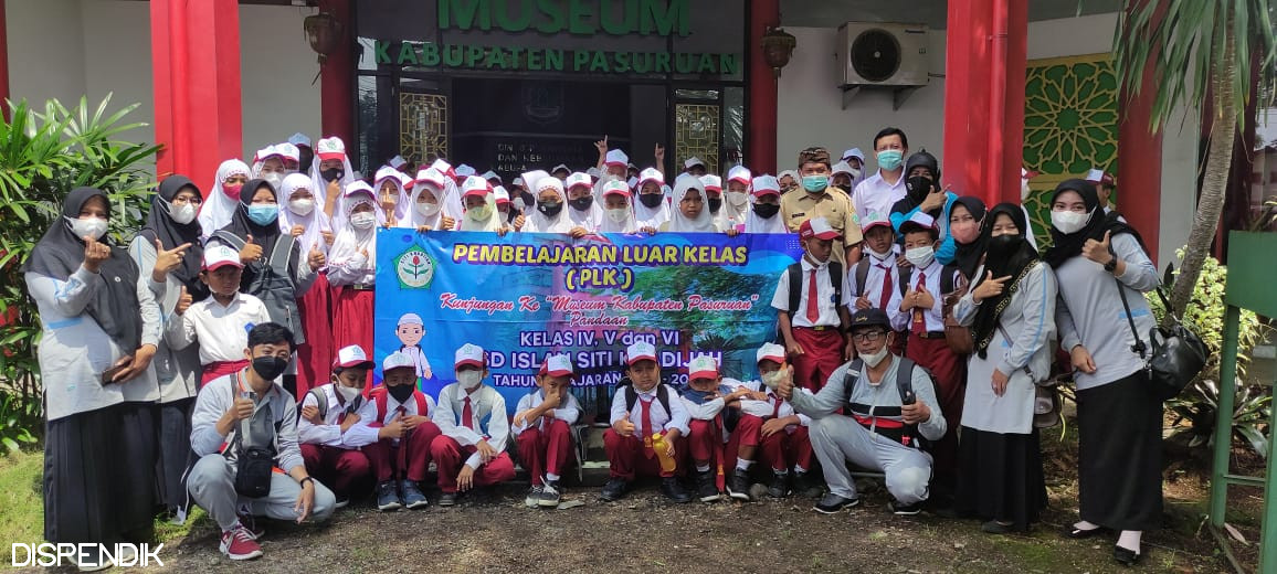 Siswa SD Islam Siti Khadijah Wonorejo belajar di Museum
